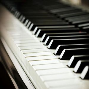 女友被群交成公厕性奴
